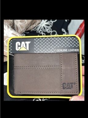 New CATERPILLAR GENUINE LEATHER BI-FOLD  RFID SHIELD MEN WALLET COLOR CHOCOLATE